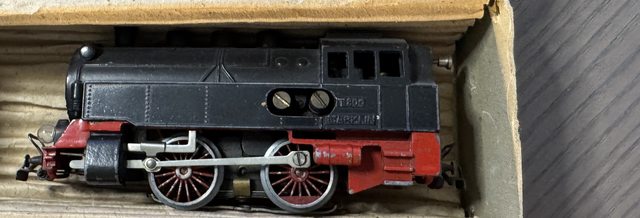 Stromlinien-Tenderlokomotive T800, schwarz