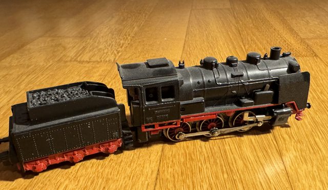 Dampflokomotive RM800 mit Tender, Bauart BR 24