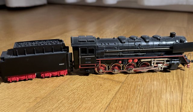 Güterzug-Dampflokomotive BR 44 690 mit Tender