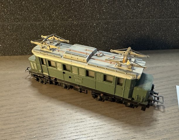 Elektrolokomotive SE800, Bauart E 44, grün