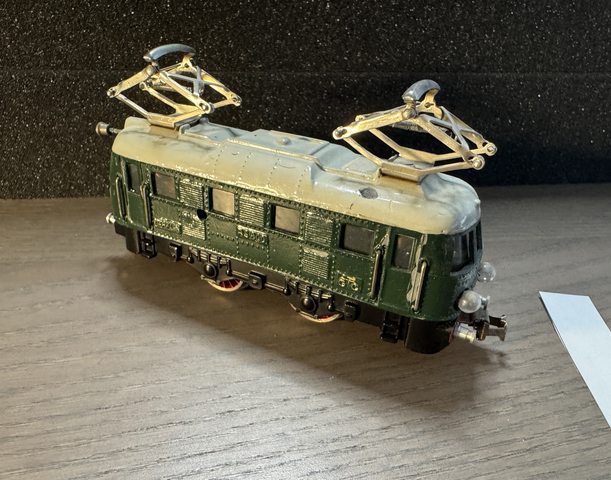 Historische Elektrolokomotive RS800, grün