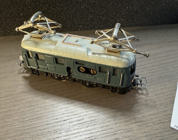 Historische Elektrolokomotive RS800, graugrün