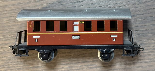 Zweiachsiger Personenwagen 3. Klasse, rotbraun
