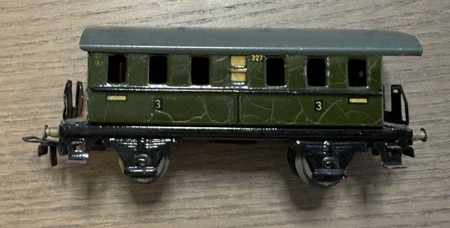 Zweiachsiger Personenwagen 3. Klasse, grün