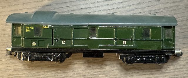 Gepäckwagen, grün
