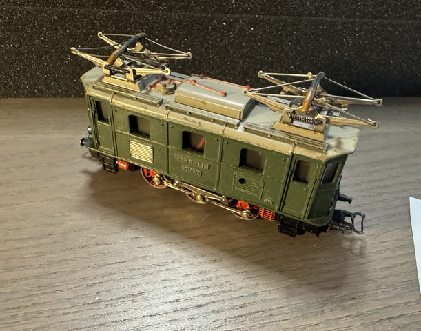 Historische Elektrolokomotive RSM800, grün