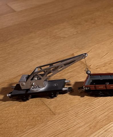 Zweiachsiger Kranwagen 20 t, grau