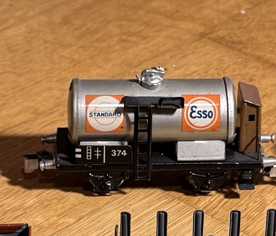 Standard-Esso-Kesselwagen mit Bremserhaus, silbern