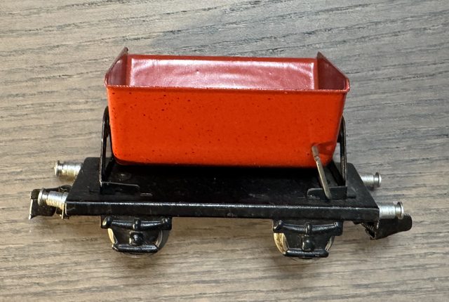 Zweiachsiger Kippwagen, rotorange
