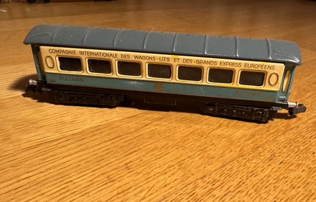 Pullmanwagen, grün/creme
