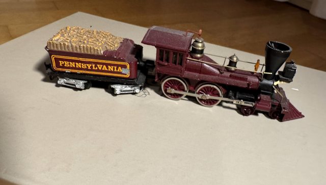 Pennsylvania-Dampflokomotive 4-4-0 mit Tender, dunkelrot