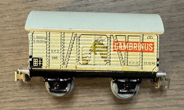 Gambrinus-Bierwagen, cremefarben