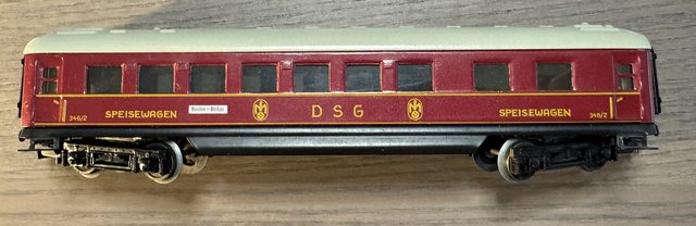DSG-Schürzenspeisewagen, rot