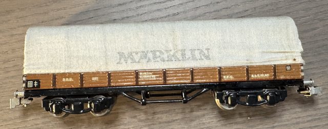 Vierachsiger Planenwagen, braun mit weißer Märklin-Plane