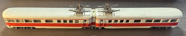 Elektrischer Doppeltriebwagen, rot/creme
