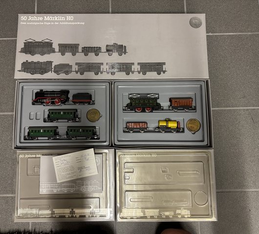 Jubiläumsset 50 Jahre Märklin H0, acht Fahrzeuge