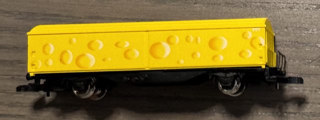 Kühlwagen im gelben Käse-Look