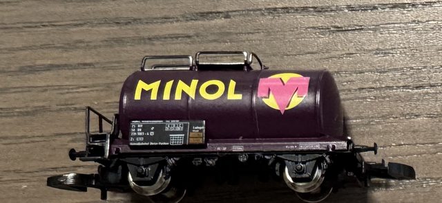 Kesselwagen Minol, violett