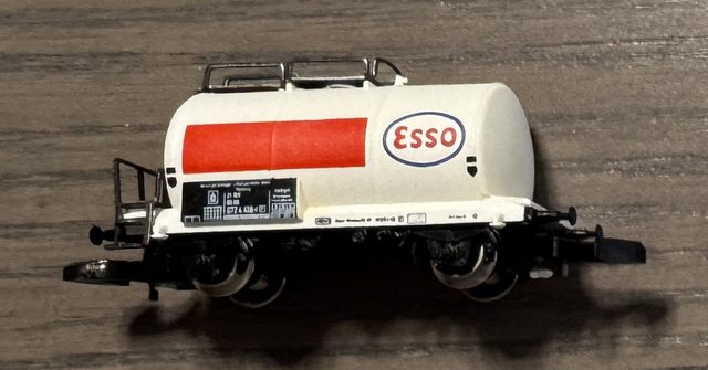 Kesselwagen Esso, weiß/rot