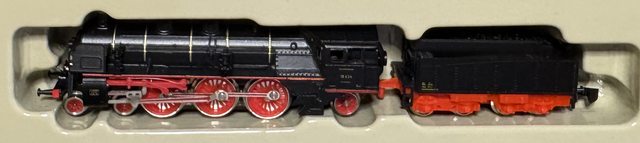 DB BR 003 mit Tender (laut Karton, vorläufig)