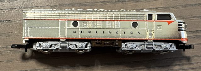 Diesellokomotive F7 Burlington, silber/rot