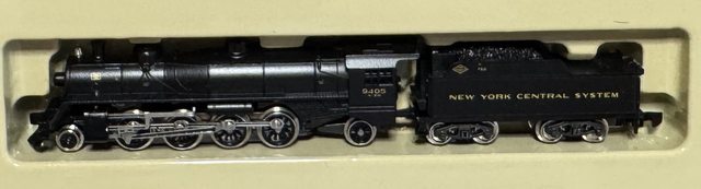 New York Central Mikado 9405, schwarz, mit Tender