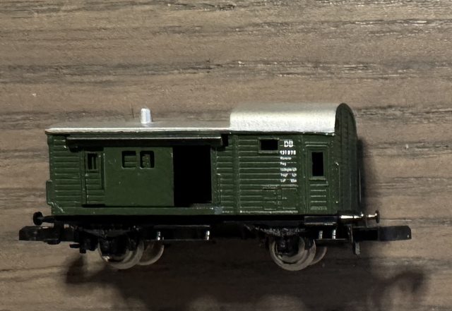 Güterzugbegleitwagen Pwg der DB, grün