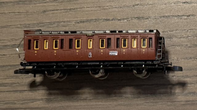 Preußischer Abteilwagen 3. Klasse, braun, dreiachsig