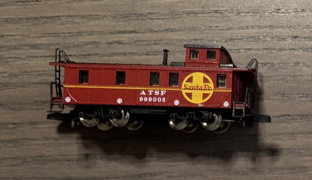 AT&SF Caboose 999005, rot