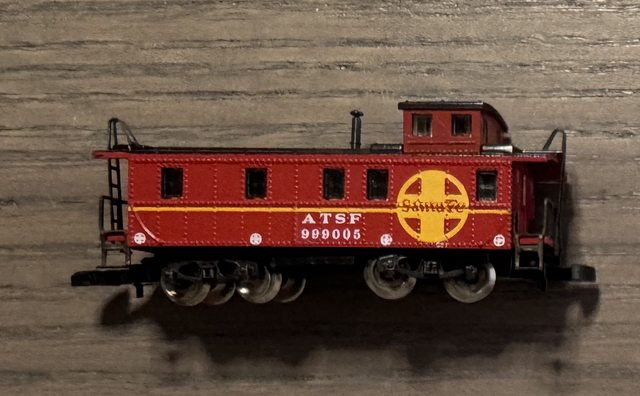 AT&SF Caboose 999005, rot