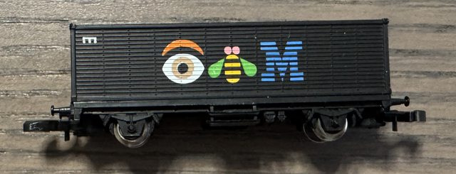 Containerwagen IBM, schwarz, Auge-Biene-M-Motiv